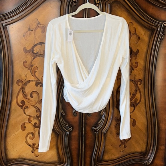 Old Navy Tops - Cream wrap‎ top